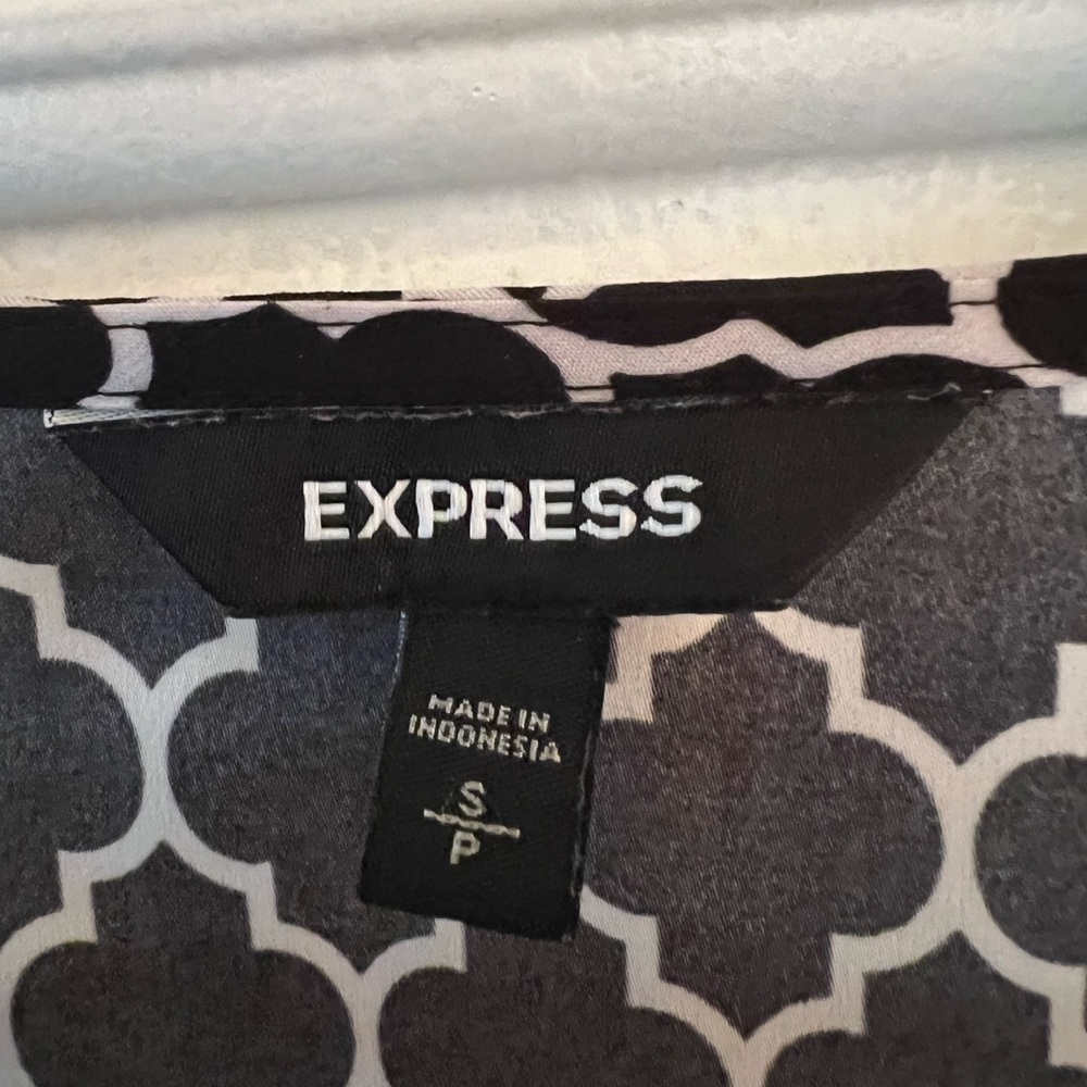 $12 Express Small Black and white shorts sleeve top